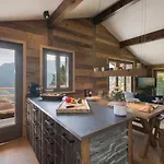 Capricorne Alpine Chique Sauna Chalet Riddes
