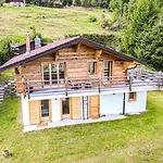 Capricorne Alpine Chique Sauna Chalet *
